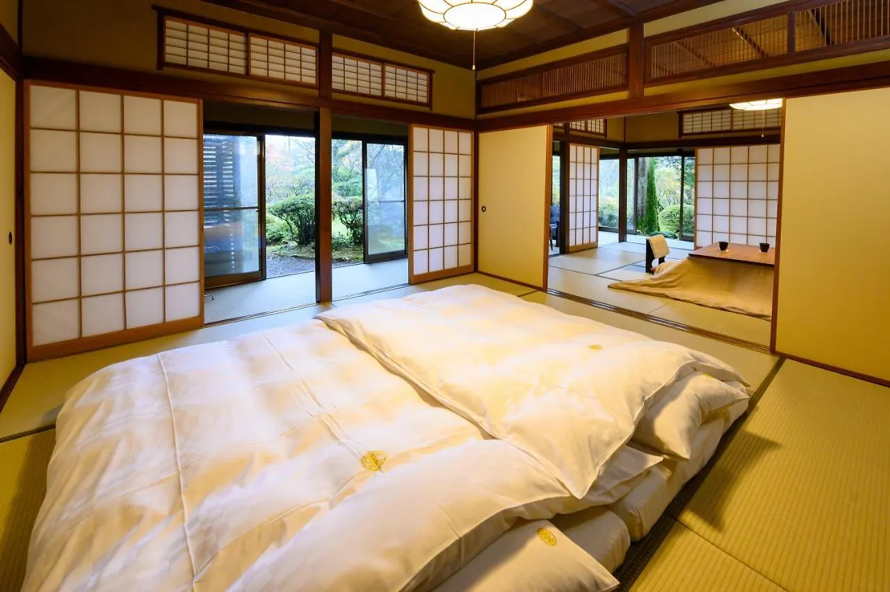Matsuzakaya Honten Hakone 4*,